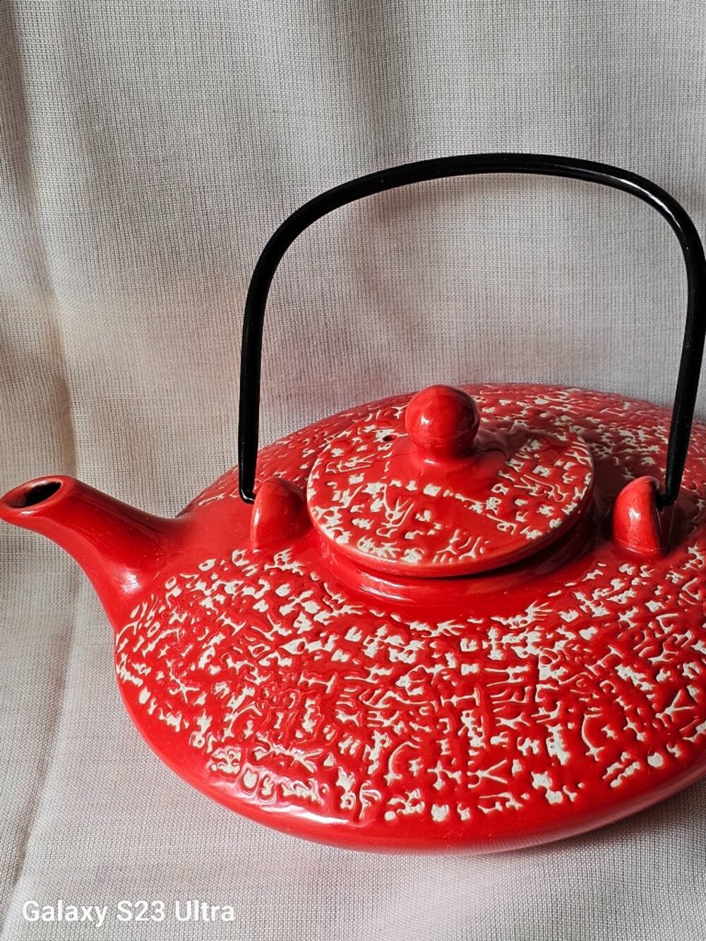 Asian Inspired Red and white Ceramic Teapot Brew & Serve with strainer